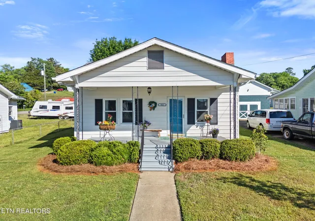 Homes for sale in Clinton, TN | 902 Fowler St, Clinton, TN 37716 | MLS# 1341403