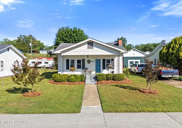 Homes for sale in Clinton, TN | 902 Fowler St, Clinton, TN 37716 | MLS# 1341403