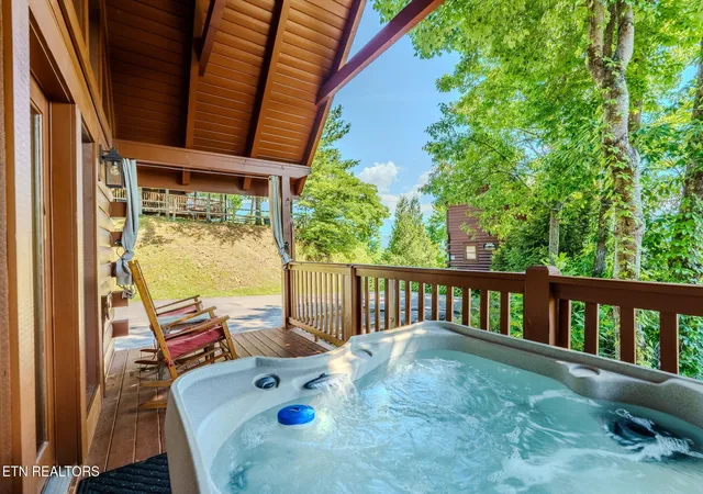 Homes for sale in Gatlinburg, TN | 914 High Mountain Wy, Gatlinburg, TN 37738 | MLS# 1344392