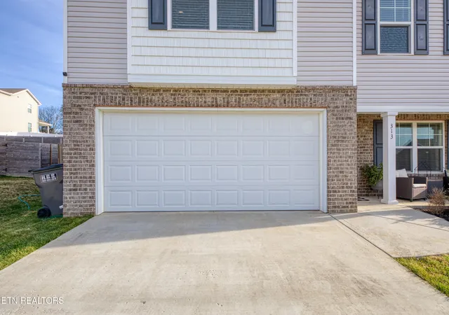 Photo 3 of Sale Pending at 313 Holliwell Chase Ln, Maryville, TN 37804 | MLS# 1341526 | Listing updated on 2026-07-16
