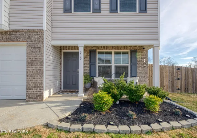 Photo 3 of Sale Pending at 313 Holliwell Chase Ln, Maryville, TN 37804 | MLS# 1341526 | Listing updated on 2026-07-16