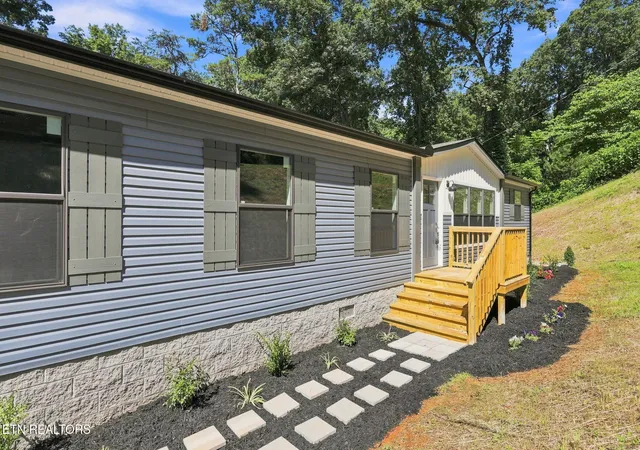 Photo 1 of Single family home for sale at 260 Island Frd Rd, Rocky Top, TN 37769 | MLS# 1341519 | Listing updated on 2026-08-26