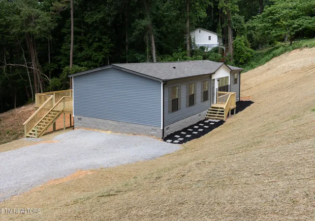 Homes for sale in Rocky Top, TN | 260 Island Ford Rd, Rocky Top, TN 37769 | MLS# 1341519