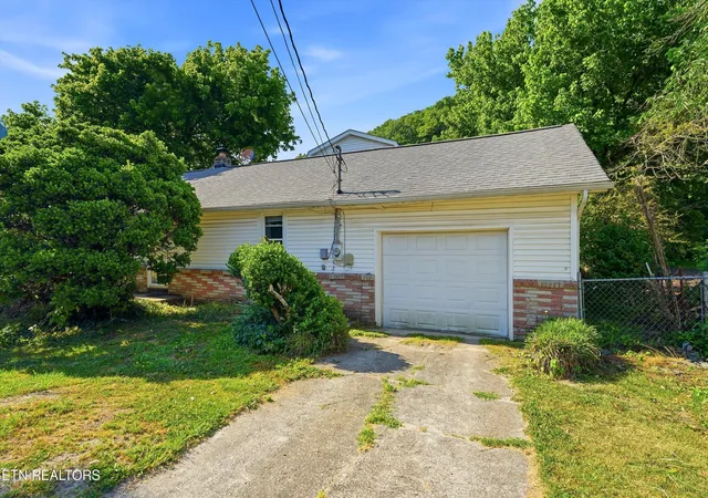 2nd image of 9613 Norris Fwy, Powell, TN 37849 | MLS# 1341944