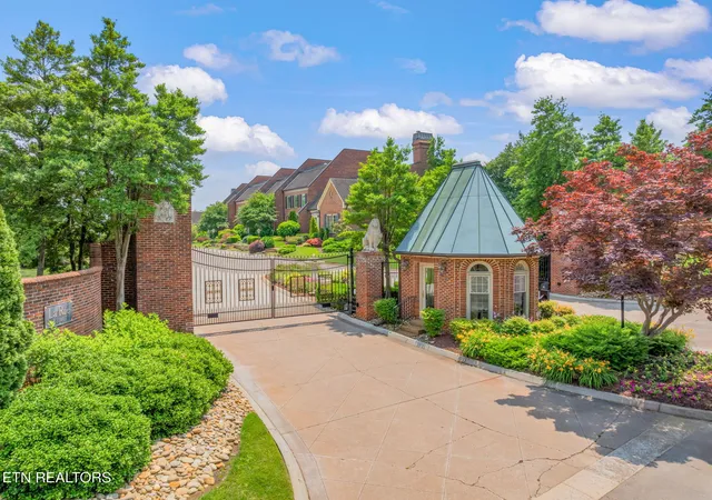 Photo 2 of Sale Pending at 3340 Kingston Pike #10, Knoxville, TN 37919 | MLS# 1342265 | Listing updated on 2026-08-21