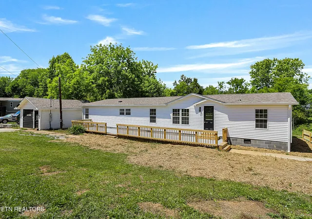 Photo 3 of Sale Pending at 9207 Dutchtown Rd, Knoxville, TN 37923 | MLS# 1341459 | Listing updated on 2026-07-14