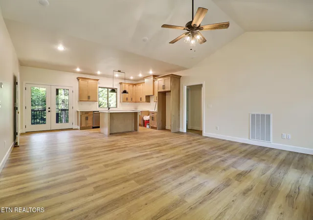 Homes for sale in Jamestown, TN | 210 Creekview Ct, Jamestown, TN 38556 | MLS# 1341442
