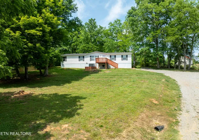 Photo 3 of Sale Pending at 4533 Wildwood Rd, Maryville, TN 37804 | MLS# 1341823 | Listing updated on 2026-09-08