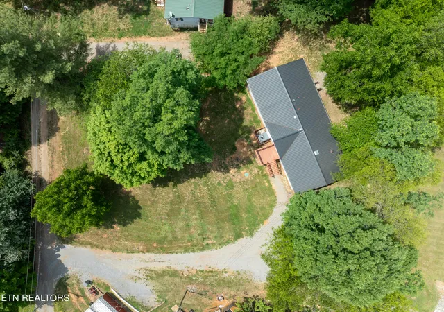 Photo 4 of Sale Pending at 4533 Wildwood Rd, Maryville, TN 37804 | MLS# 1341823 | Listing updated on 2026-09-08