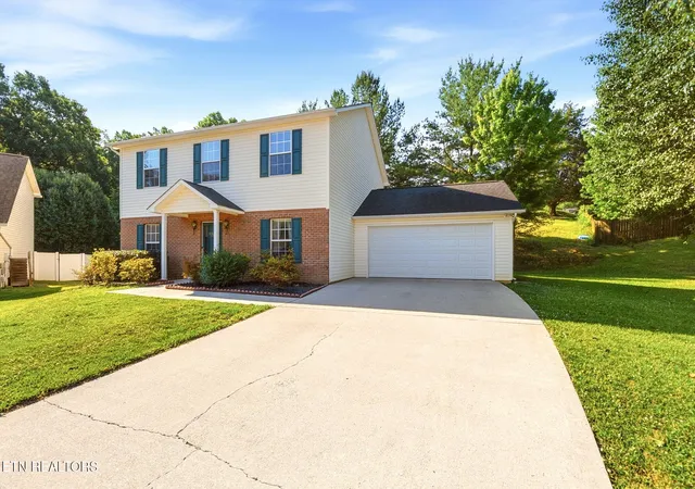 Photo 2 of Single family home for sale at 6328 Beehive Ln, Knoxville, TN 37923 | MLS# 1341909 | Listing updated on 2026-09-14