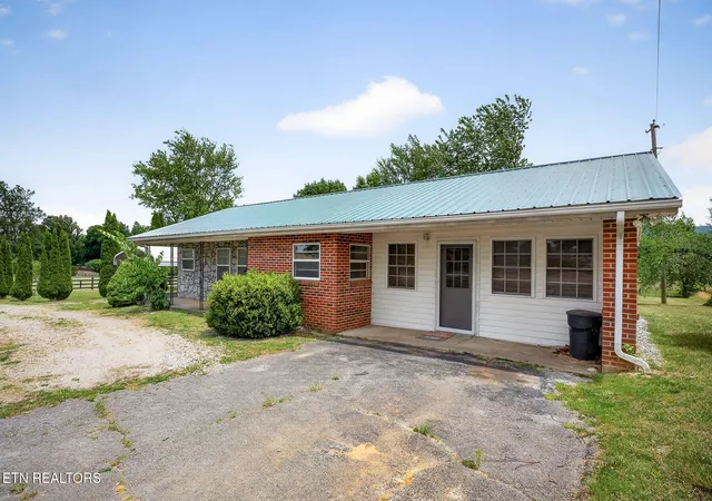 Homes for sale in Livingston, TN | 1372 Jamestown Hwy, Livingston, TN 38570 | MLS# 1341551