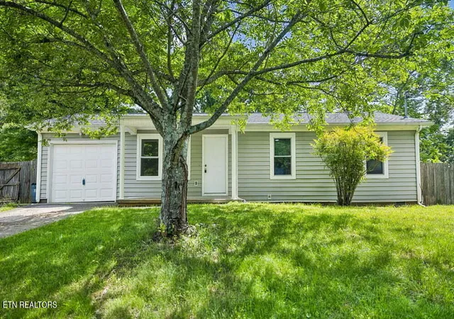 Photo 2 of Sale Pending at 4106 Abercorn Rd, Knoxville, TN 37921 | MLS# 1341694 | Listing updated on 2026-07-13