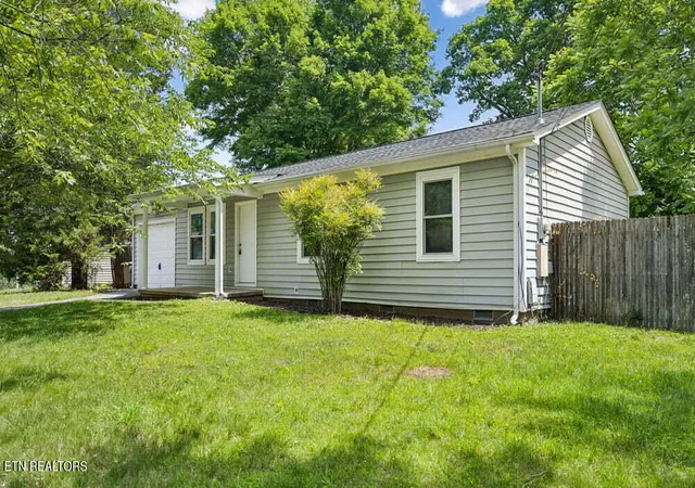 Photo 3 of Sale Pending at 4106 Abercorn Rd, Knoxville, TN 37921 | MLS# 1341694 | Listing updated on 2026-07-13