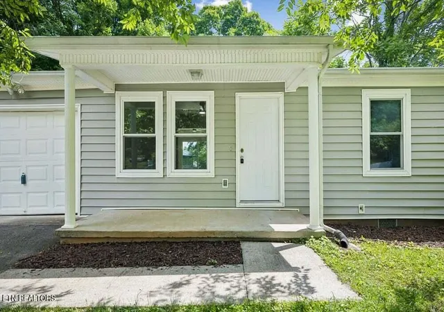 Photo 3 of Sale Pending at 4106 Abercorn Rd, Knoxville, TN 37921 | MLS# 1341694 | Listing updated on 2026-07-13