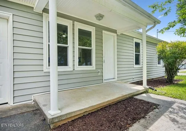 Photo 4 of Sale Pending at 4106 Abercorn Rd, Knoxville, TN 37921 | MLS# 1341694 | Listing updated on 2026-07-13