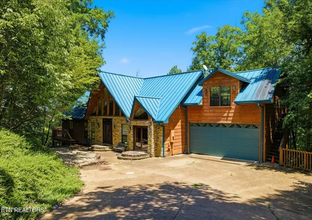 Photo 1 of Single family home for sale at 201 Clear Point Ln, Pigeon Forge, TN 37863 | MLS# 1343767 | Listing updated on 2026-09-04