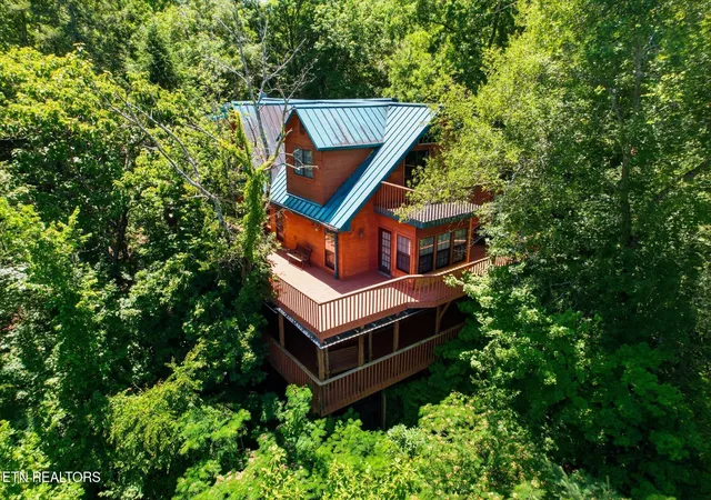Photo 3 of Single family home for sale at 201 Clear Point Ln, Pigeon Forge, TN 37863 | MLS# 1343767 | Listing updated on 2026-09-04
