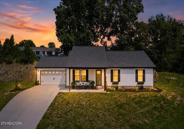 Homes for sale in Jacksboro, TN | 126 Zoe Cir, Jacksboro, TN 37757 | MLS# 1342810
