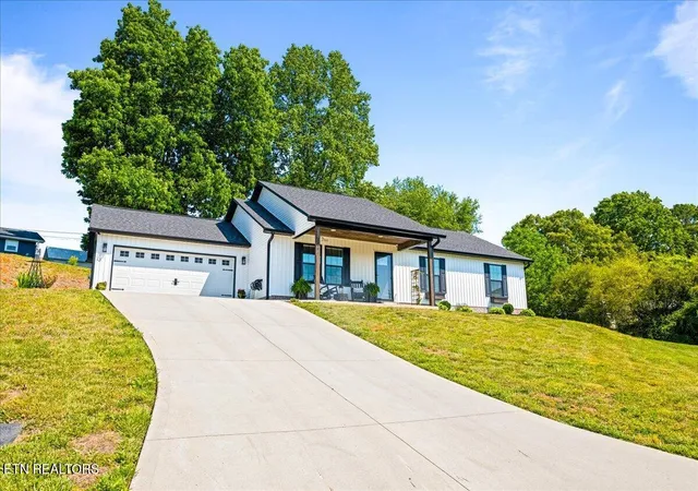 Homes for sale in Jacksboro, TN | 126 Zoe Cir, Jacksboro, TN 37757 | MLS# 1342810