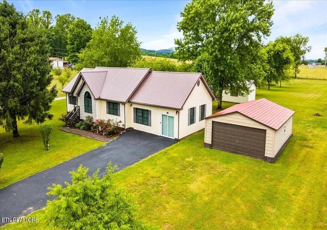 Homes for sale in Speedwell, TN | 120 Oscar Ln, Speedwell, TN 37870 | MLS# 1342447