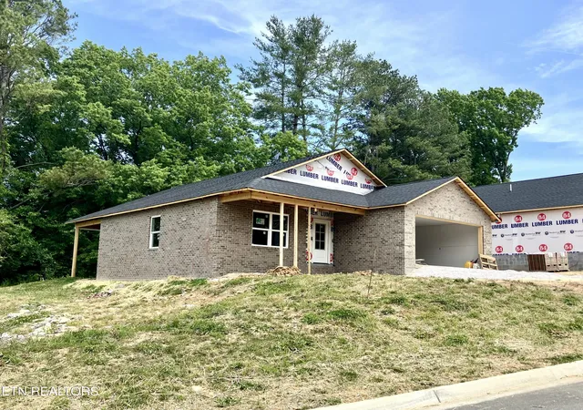 Photo 2 of Single family home for sale at 7284 Rialto Ln, Knoxville, TN 37918 | MLS# 1341784 | Listing updated on 2026-05-21