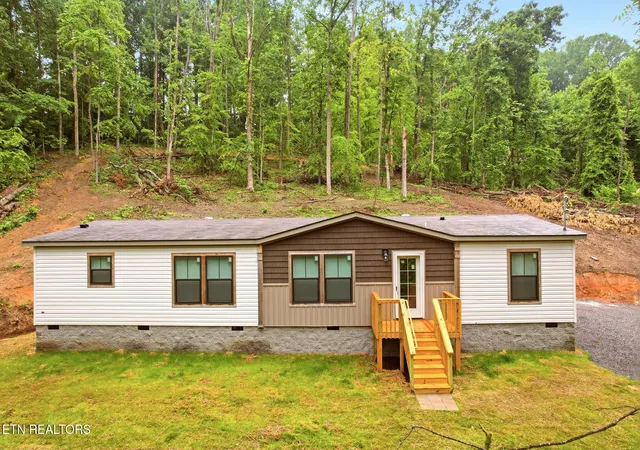 Photo 1 of Single family home for sale at 283 Farmers Holw Rd, Clinton, TN 37716 | MLS# 1341645 | Listing updated on 2026-09-30