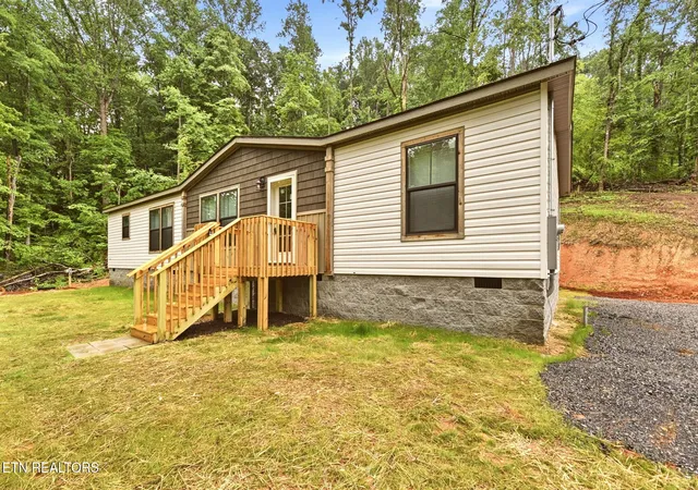 Photo 2 of Single family home for sale at 283 Farmers Holw Rd, Clinton, TN 37716 | MLS# 1341645 | Listing updated on 2026-09-30