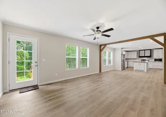 Photo 4 of Single family home for sale at 283 Farmers Holw Rd, Clinton, TN 37716 | MLS# 1341645 | Listing updated on 2026-09-30