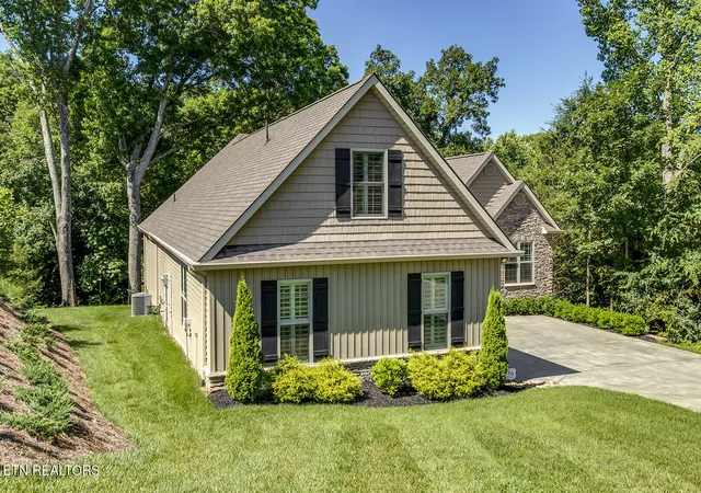 Photo 2 of Sale Pending at 312 Elokwa Ln, Loudon, TN 37774 | MLS# 1343815 | Listing updated on 2026-10-06