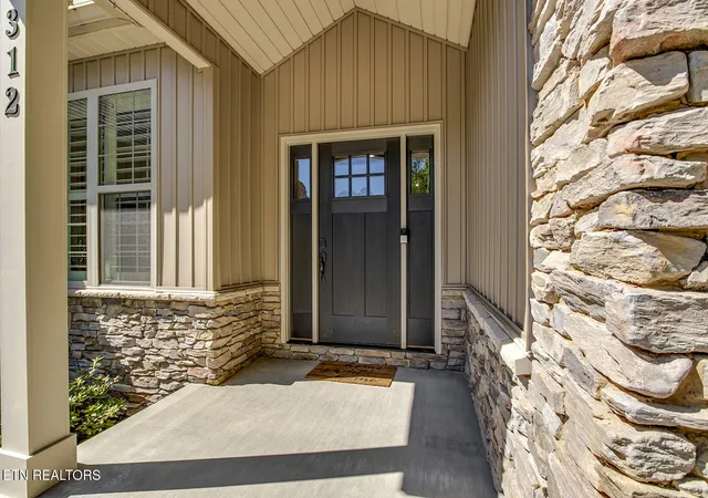 Photo 4 of Sale Pending at 312 Elokwa Ln, Loudon, TN 37774 | MLS# 1343815 | Listing updated on 2026-10-06
