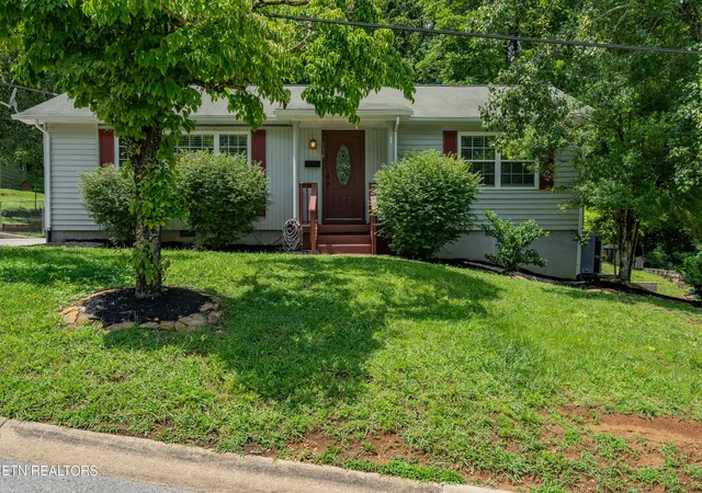 Homes for sale in Oak Ridge, TN | 116 Amherst Ln, Oak Ridge, TN 37830 | MLS# 1346890