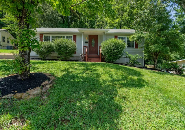Homes for sale in Oak Ridge, TN | 116 Amherst Ln, Oak Ridge, TN 37830 | MLS# 1346890