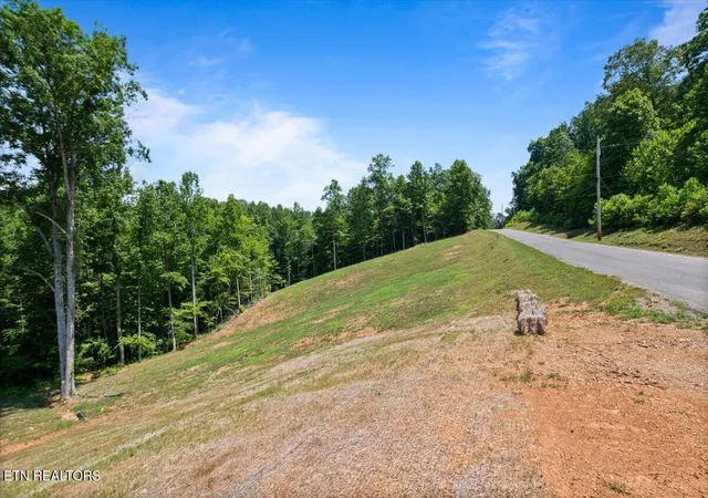 2nd image of 2321 Cove Pointe Rd, La Follette, TN 37766 | MLS# 1344863