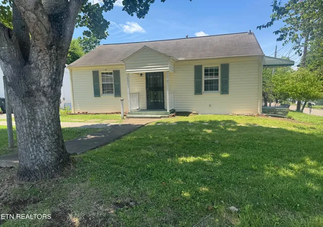 Homes for sale in Knoxville, TN | 1315 E Red Bud Rd, Knoxville, TN 37920 | MLS# 1345919