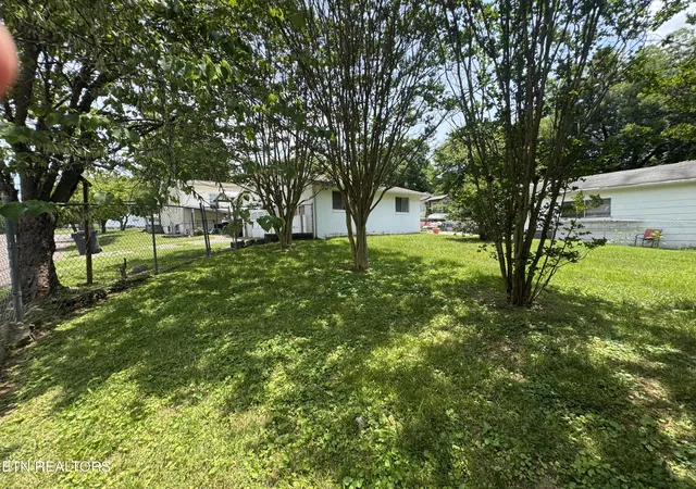 Homes for sale in Knoxville, TN | 1315 E Red Bud Rd, Knoxville, TN 37920 | MLS# 1345919