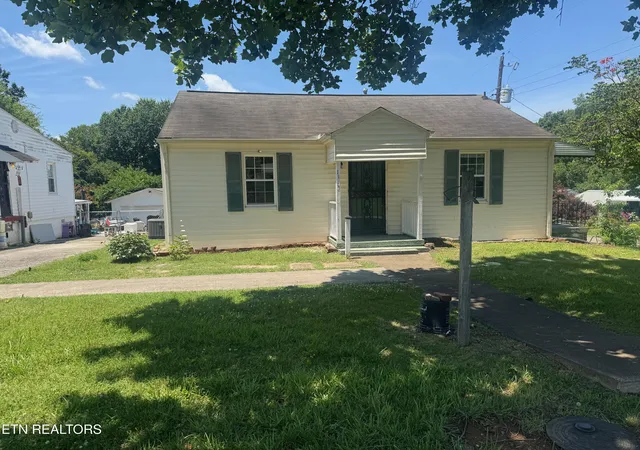 Homes for sale in Knoxville, TN | 1315 E Red Bud Rd, Knoxville, TN 37920 | MLS# 1345919