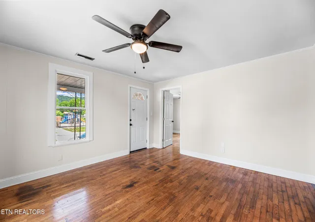 Photo 3 of Single family home for sale at 1338 Louisiana Ave, Knoxville, TN 37921 | MLS# 1341649 | Listing updated on 2026-09-14