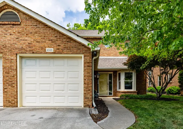 Photo 1 of Single family home for sale at 10421 Ravenbrook Ln, Knoxville, TN 37922 | MLS# 1341952 | Listing updated on 2026-09-18