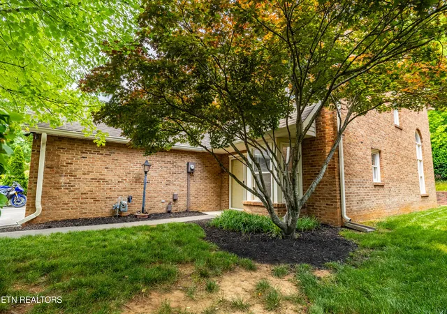 Photo 2 of Single family home for sale at 10421 Ravenbrook Ln, Knoxville, TN 37922 | MLS# 1341952 | Listing updated on 2026-09-18
