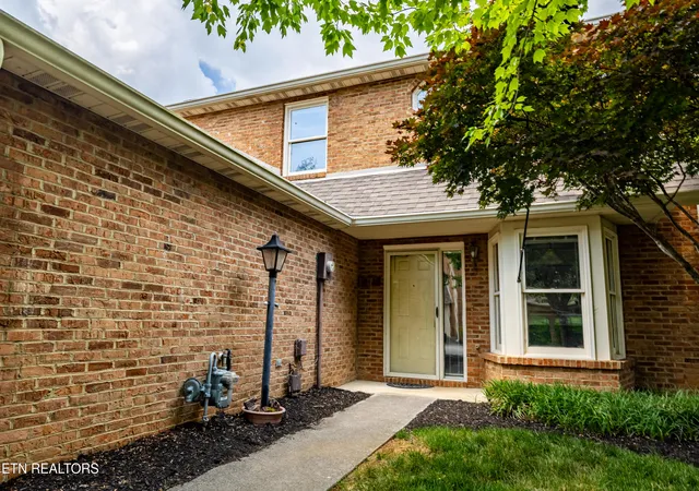 Photo 3 of Single family home for sale at 10421 Ravenbrook Ln, Knoxville, TN 37922 | MLS# 1341952 | Listing updated on 2026-09-18