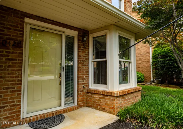 Photo 3 of Single family home for sale at 10421 Ravenbrook Ln, Knoxville, TN 37922 | MLS# 1341952 | Listing updated on 2026-09-18