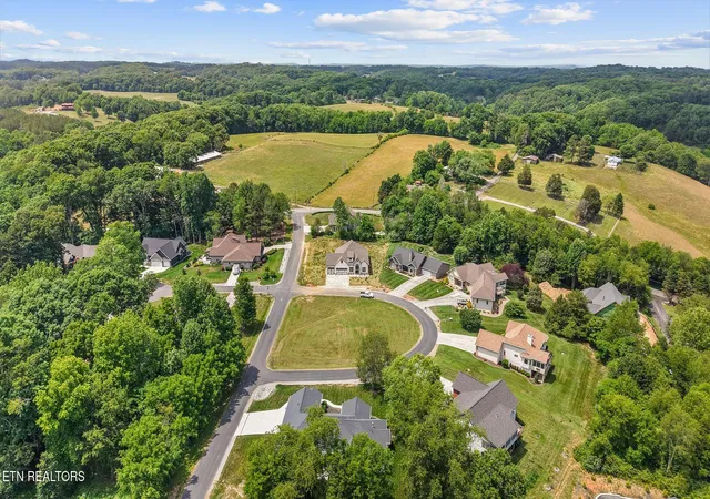Homes for sale in Loudon, TN | 300 Oonoga Cir, Loudon, TN 37774 | MLS# 1341869