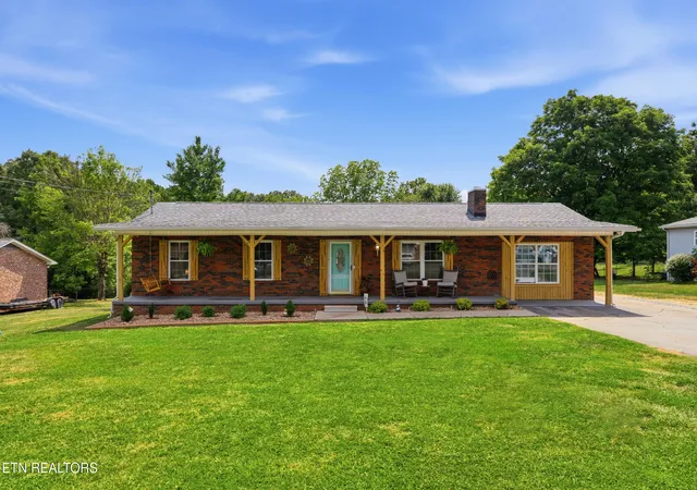 1st image of 300 Lindner Ln, Lenoir City, TN 37772 | MLS# 1341914