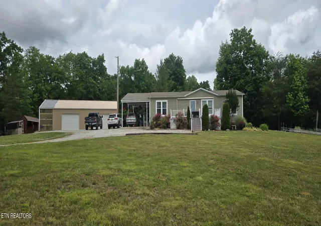 Homes for sale in Huntsville, TN | 815 Crooked Branch Pvt Rd, Huntsville, TN 37756 | MLS# 1342346