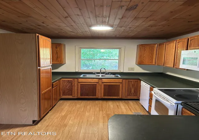 Homes for sale in Briceville, TN | 5872 New River Hwy, Briceville, TN 37710 | MLS# 1341861