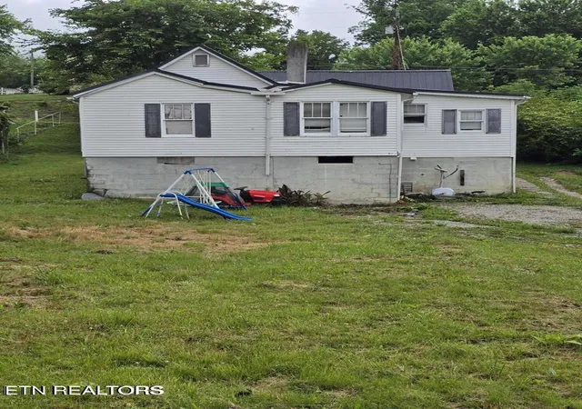 Homes for sale in La Follette, TN | 313 W Walden St, La Follette, TN 37766 | MLS# 1342339