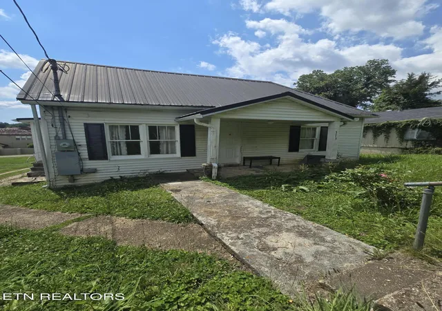 Homes for sale in La Follette, TN | 313 W Walden St, La Follette, TN 37766 | MLS# 1342339