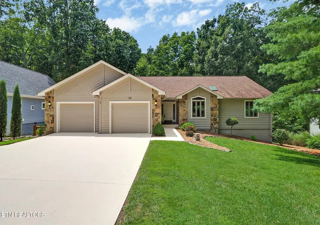 Photo 1 of Single family home for sale at 35 Pineridge Ct, Crossville, TN 38558 | MLS# 1342007 | Listing updated on 2026-08-23