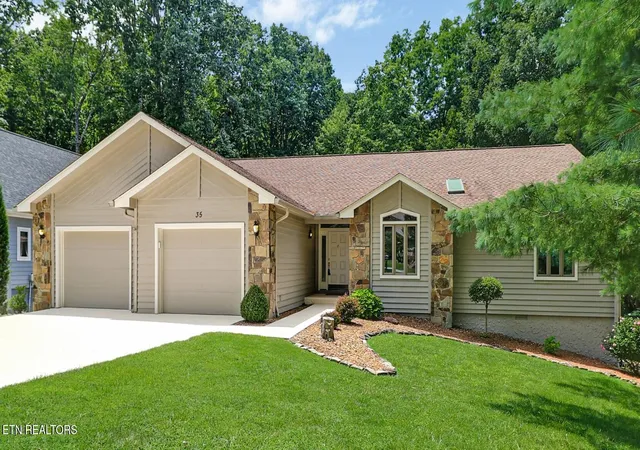 Photo 2 of Single family home for sale at 35 Pineridge Ct, Crossville, TN 38558 | MLS# 1342007 | Listing updated on 2026-08-23