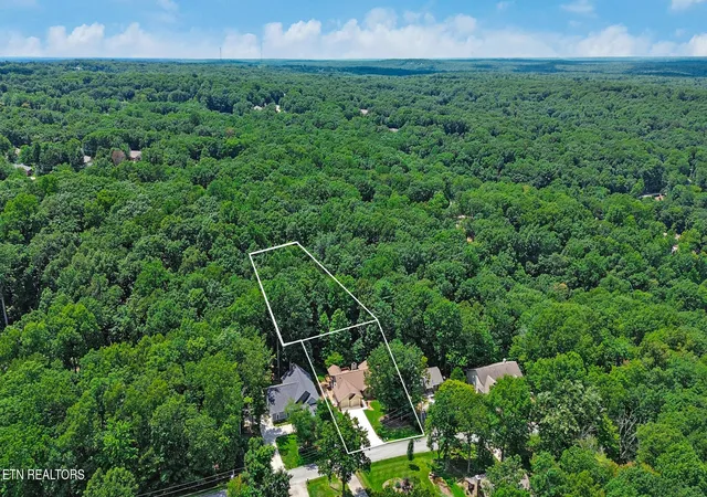 Photo 2 of Single family home for sale at 35 Pineridge Ct, Crossville, TN 38558 | MLS# 1342007 | Listing updated on 2026-09-16
